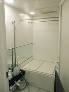 ホテルライクな真白のバスルームでラグジュアリーな泡に包まれて ホテルライクな真白のバスルームでラグジュアリーな泡に包まれて